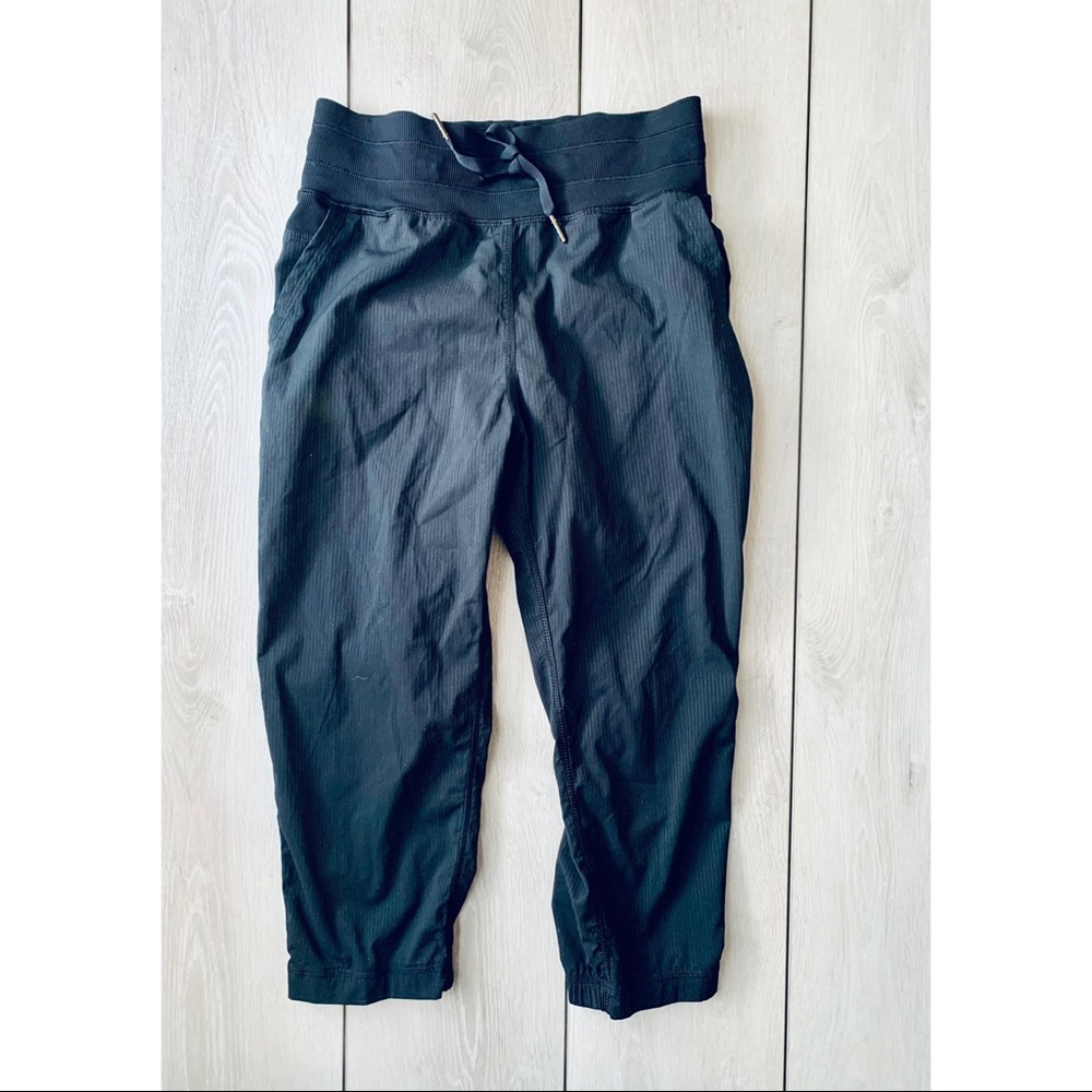 Lululemon Dance Studio Crop Black Size 2 - Picture 2 of 7